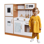 Drewniana kuchnia z lodówką