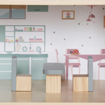 Drewniany domek dla lalek