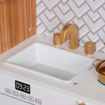 Drewniana kuchnia z lodówką