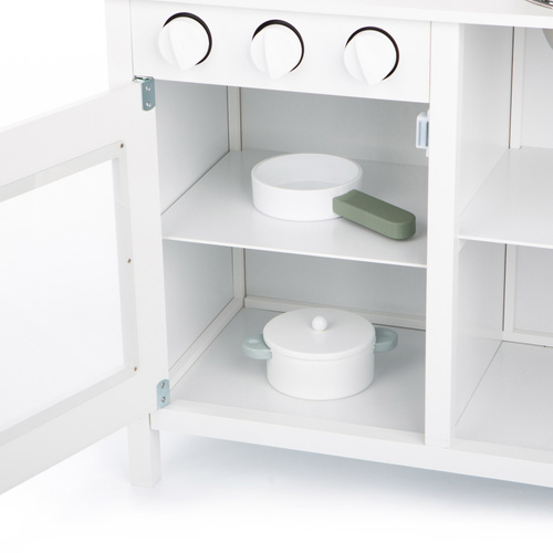 Drewniana kuchnia z akcesoriami biały