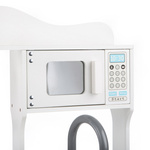 Drewniana kuchnia z akcesoriami biały