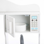 Drewniana kuchnia z akcesoriami biały