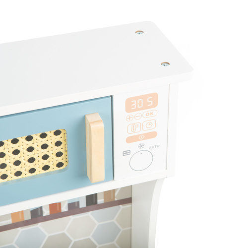 Drewniana kuchnia z akcesoriami