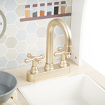 Drewniana kuchnia z akcesoriami