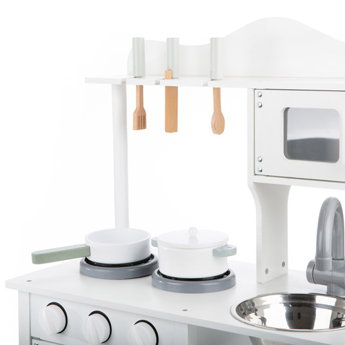 Drewniana kuchnia z akcesoriami biały