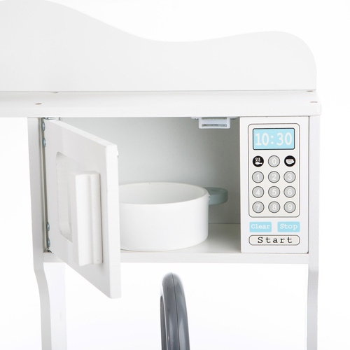 Drewniana kuchnia z akcesoriami biały