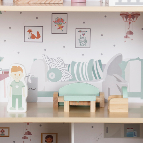 Drewniany domek dla lalek