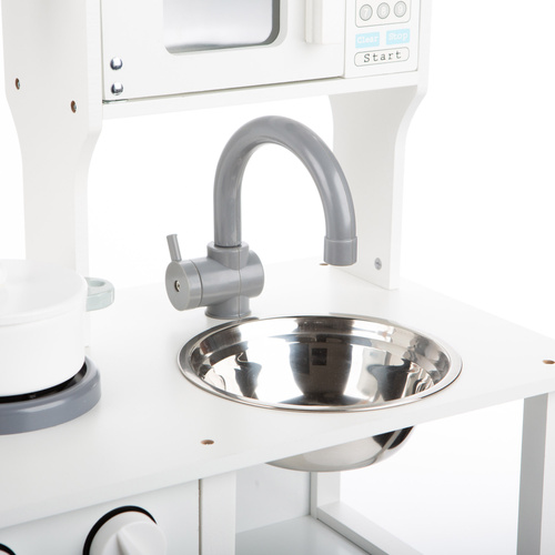 Drewniana kuchnia z akcesoriami biały